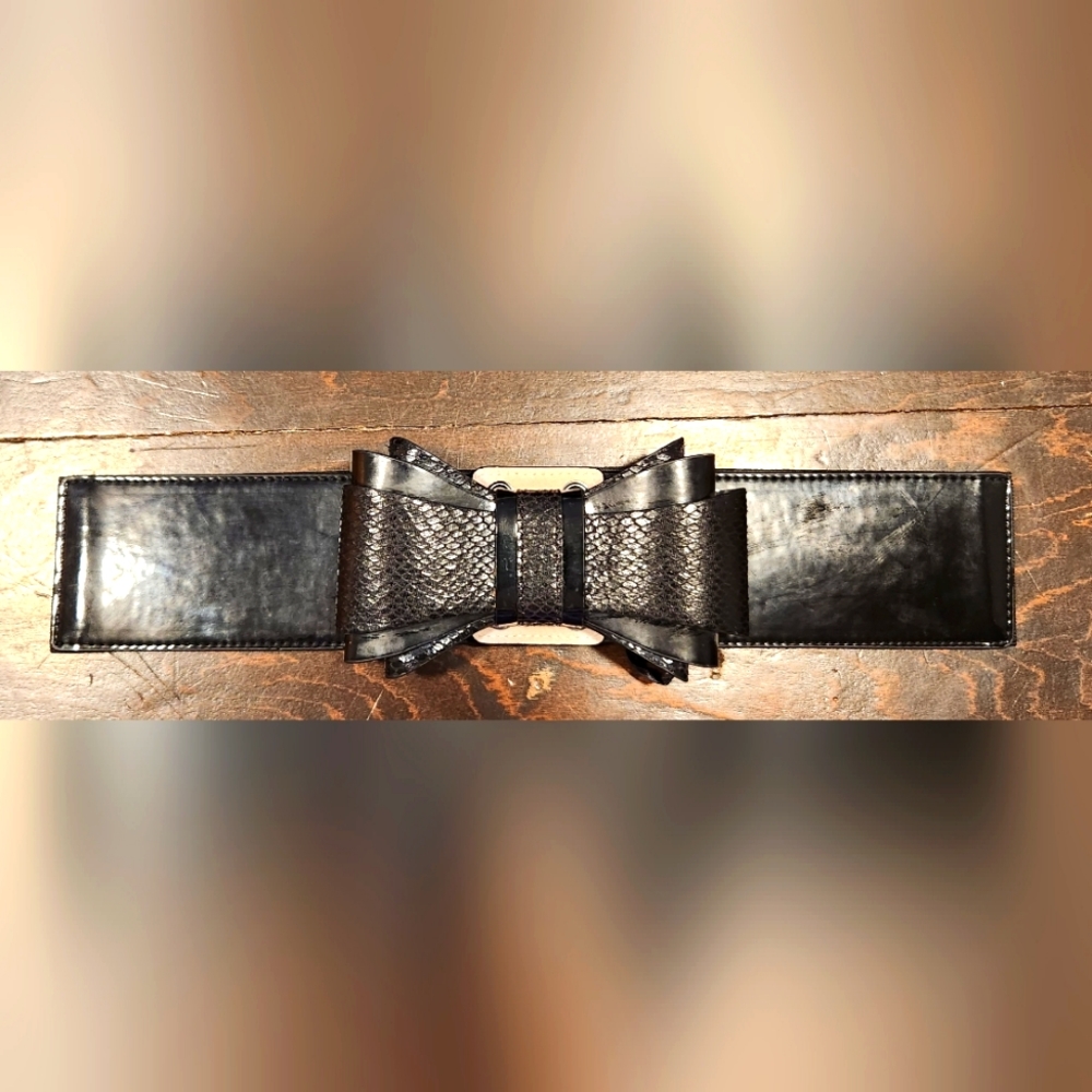 White House Black Market Bow Belt